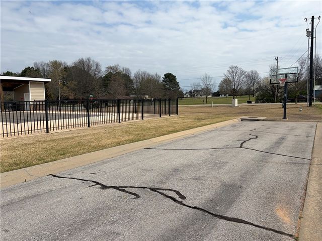 2739 Angels Road, Fayetteville, AR 72701