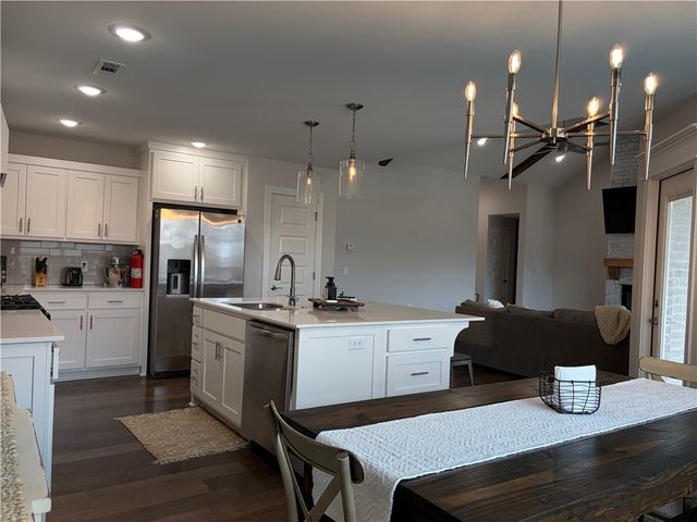 2739 Angels Road, Fayetteville, AR 72701