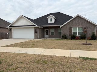 2739 Angels Road, Fayetteville, AR 72701