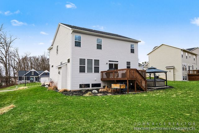 1584 Wales Road SE, Lowell, MI 49331