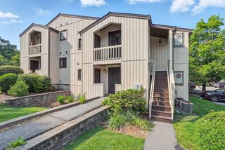 34 Overlook Commons, Yorktown Heights, NY 10598
