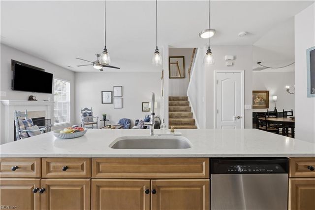 834 Devereaux DR, Virginia Beach, VA 23462