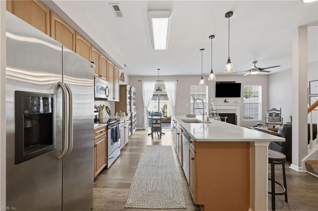 834 Devereaux DR, Virginia Beach, VA 23462