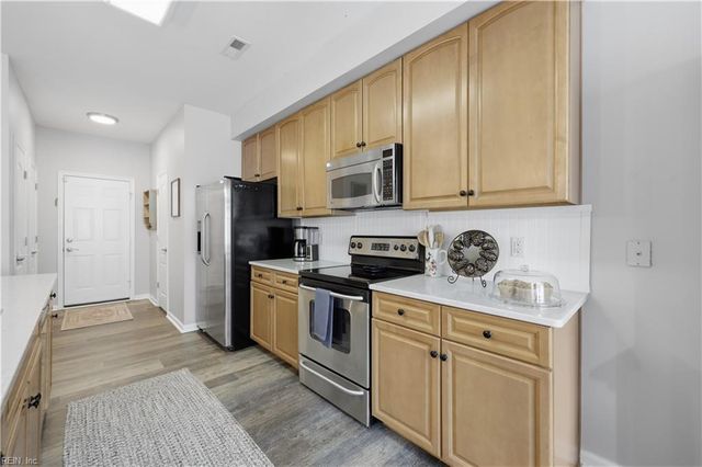 834 Devereaux DR, Virginia Beach, VA 23462
