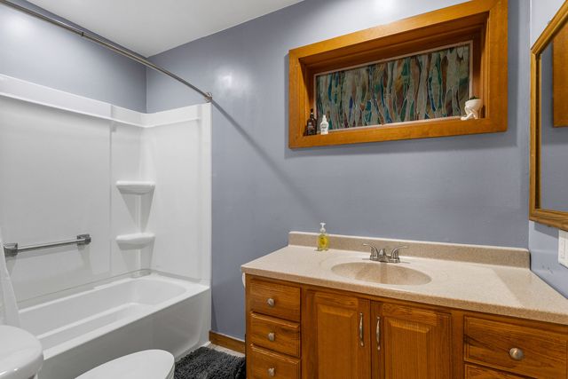 690 N Cove Court, Decatur, IL 62521