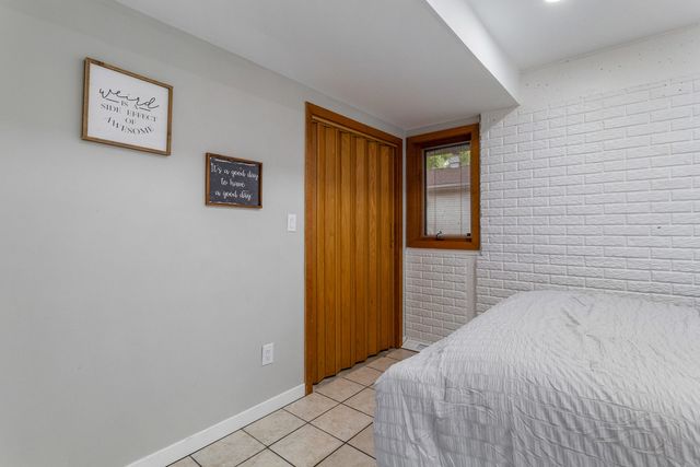 690 N Cove Court, Decatur, IL 62521