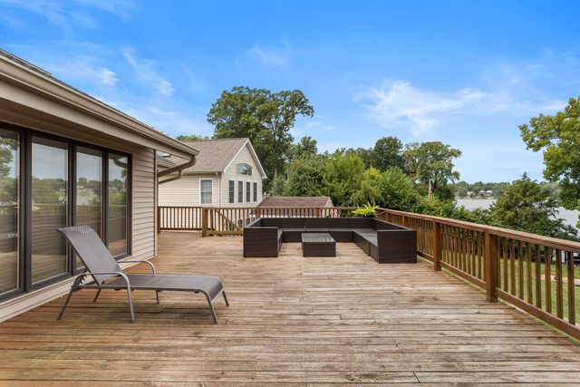 690 N Cove Court, Decatur, IL 62521