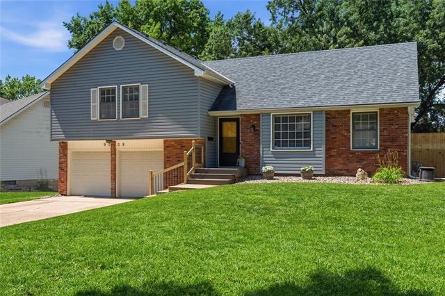 9009 W 82nd Place, Overland Park, KS 66204