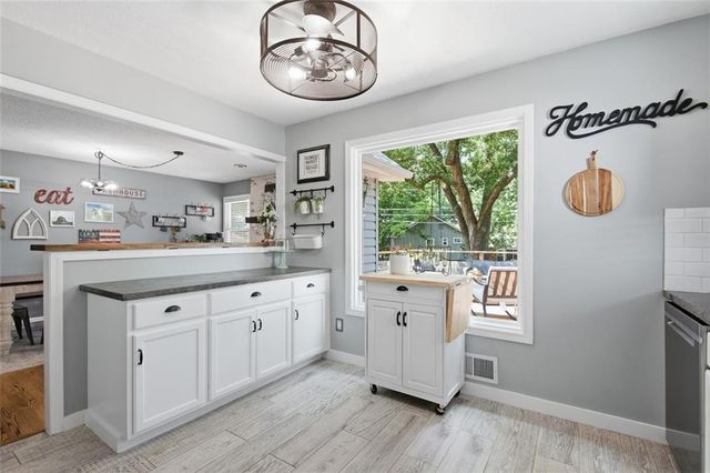 9009 W 82nd Place, Overland Park, KS 66204