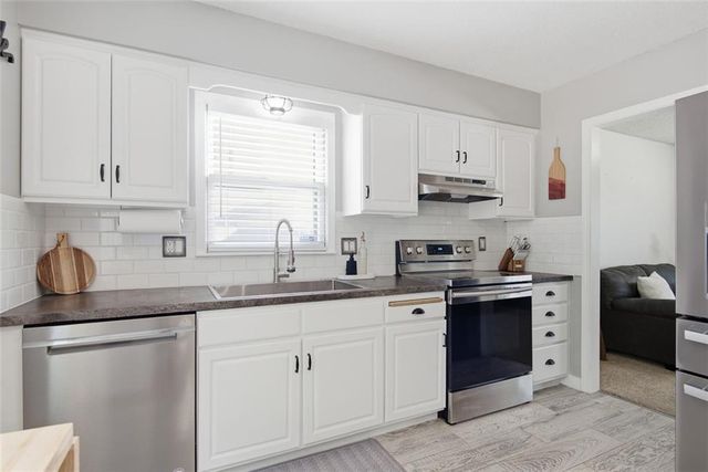 9009 W 82nd Place, Overland Park, KS 66204