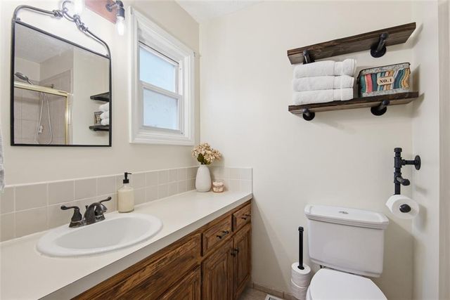 9009 W 82nd Place, Overland Park, KS 66204