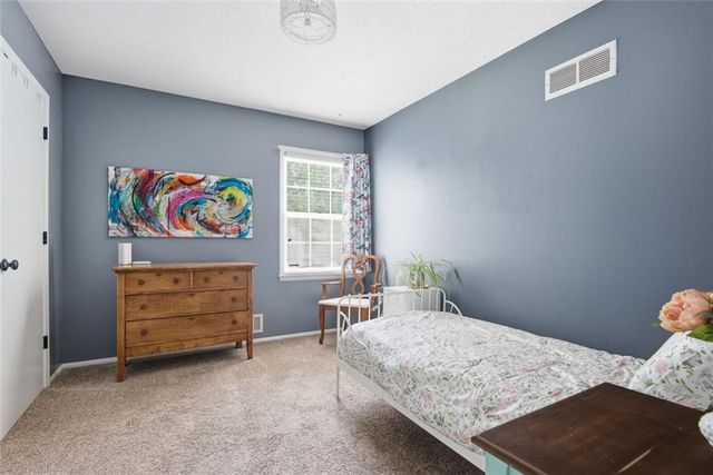 9009 W 82nd Place, Overland Park, KS 66204