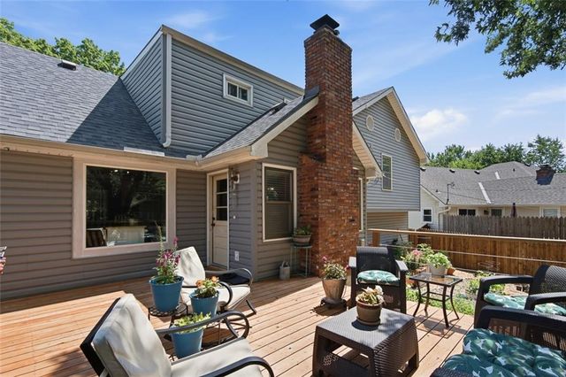 9009 W 82nd Place, Overland Park, KS 66204