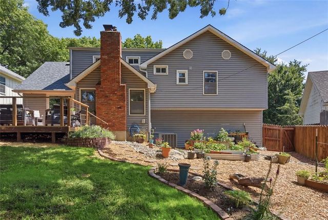 9009 W 82nd Place, Overland Park, KS 66204