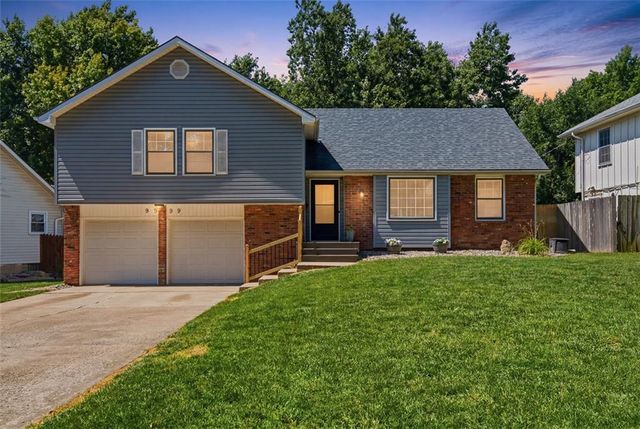 9009 W 82nd Place, Overland Park, KS 66204