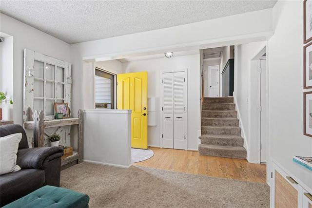 9009 W 82nd Place, Overland Park, KS 66204