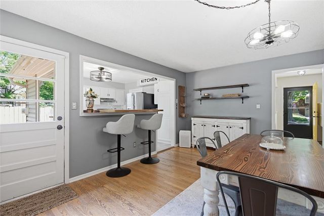 9009 W 82nd Place, Overland Park, KS 66204