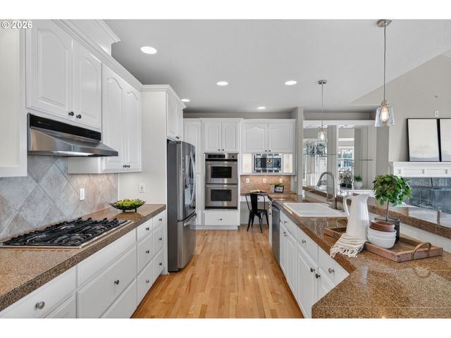 1970 HALL St, West Linn, OR 97068