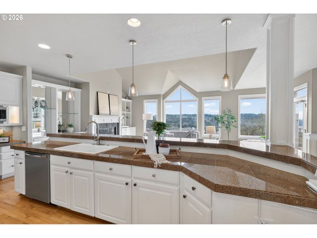 1970 HALL St, West Linn, OR 97068