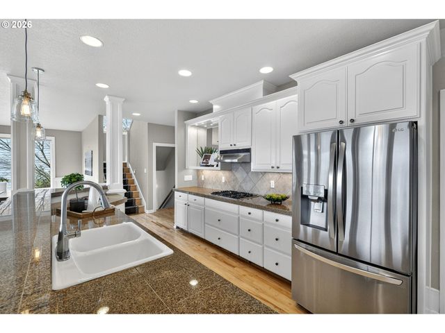 1970 HALL St, West Linn, OR 97068