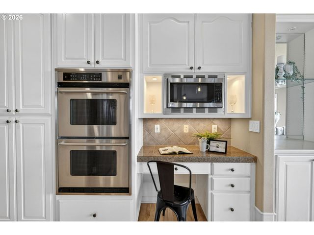 1970 HALL St, West Linn, OR 97068