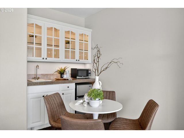 1970 HALL St, West Linn, OR 97068