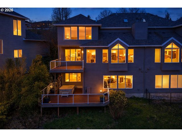 1970 HALL St, West Linn, OR 97068