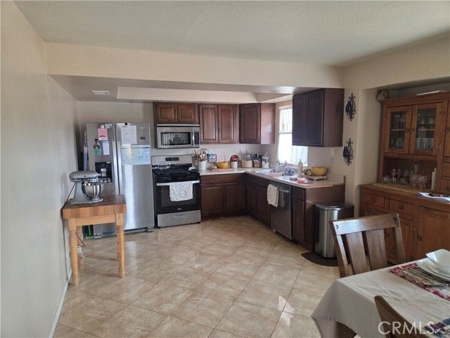 13955 IROQUOIS Road, Apple Valley, CA 92307