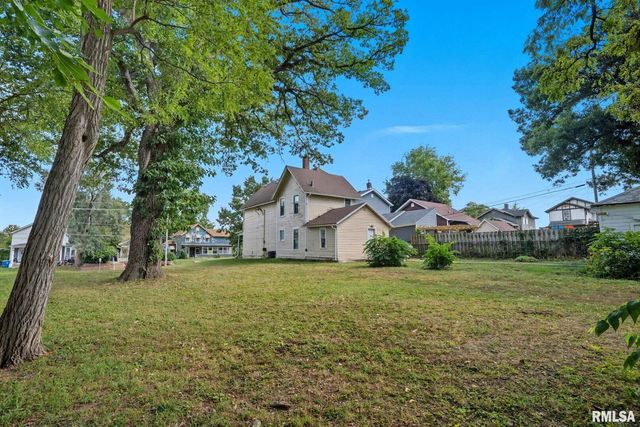 1222 PERSHING Avenue, Davenport, IA 52803