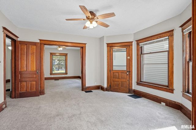 1222 PERSHING Avenue, Davenport, IA 52803