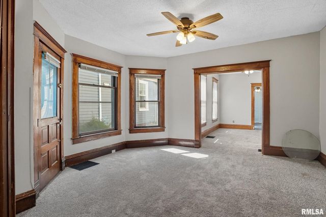 1222 PERSHING Avenue, Davenport, IA 52803