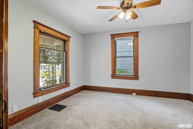 1222 PERSHING Avenue, Davenport, IA 52803