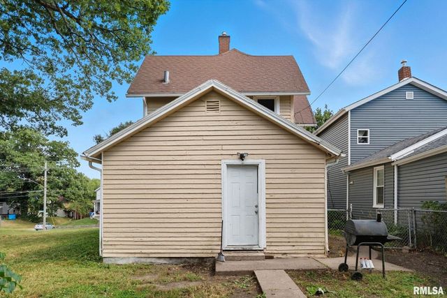 1222 PERSHING Avenue, Davenport, IA 52803