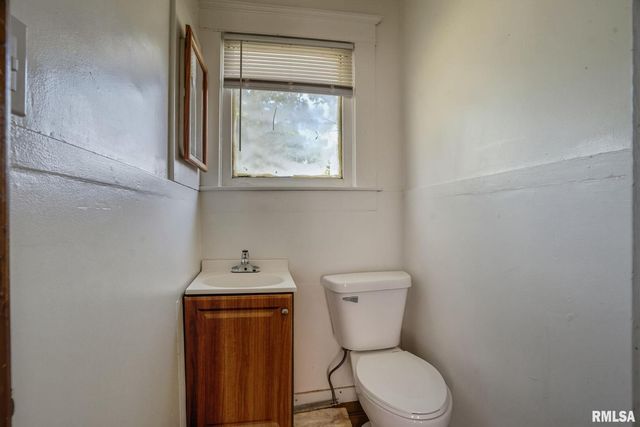 1222 PERSHING Avenue, Davenport, IA 52803