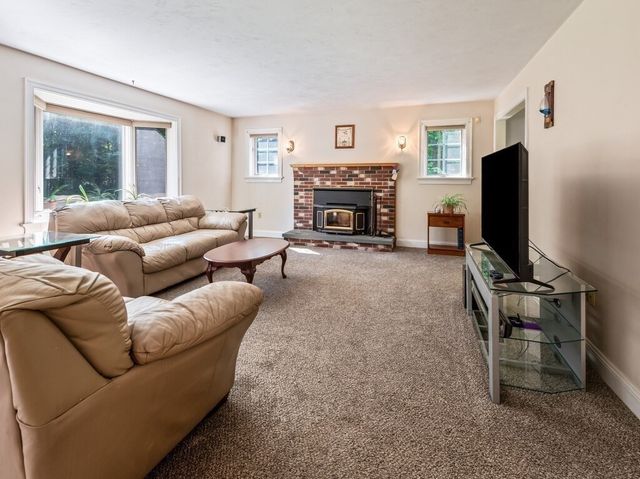 9 Tower Hill Rd, Oxford, MA 01540