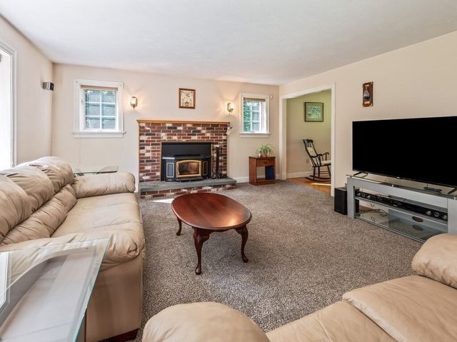 9 Tower Hill Rd, Oxford, MA 01540