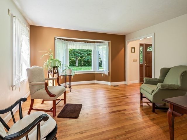 9 Tower Hill Rd, Oxford, MA 01540