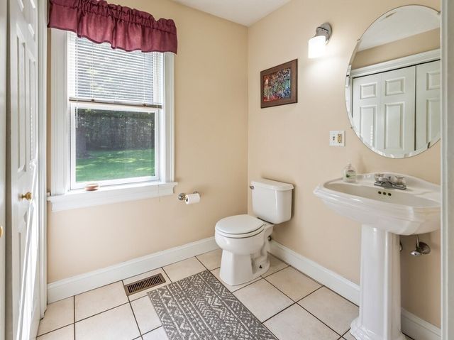 9 Tower Hill Rd, Oxford, MA 01540