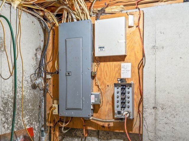 9 Tower Hill Rd, Oxford, MA 01540