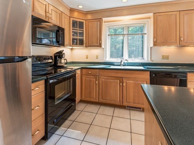 9 Tower Hill Rd, Oxford, MA 01540