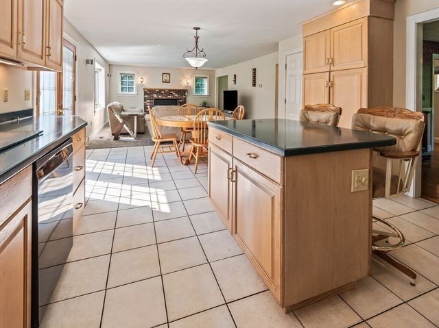 9 Tower Hill Rd, Oxford, MA 01540
