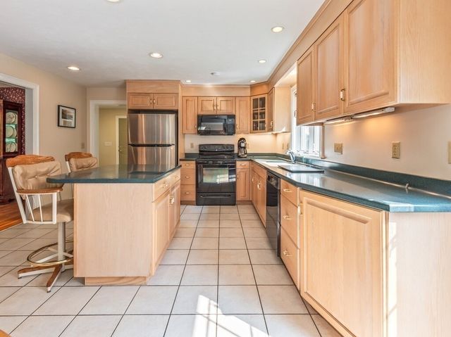 9 Tower Hill Rd, Oxford, MA 01540