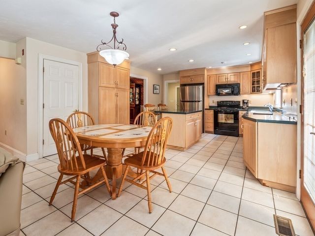 9 Tower Hill Rd, Oxford, MA 01540