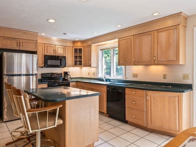9 Tower Hill Rd, Oxford, MA 01540