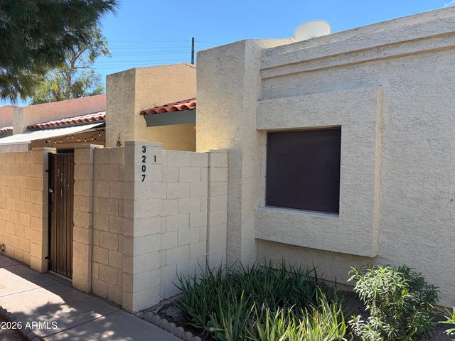 3207 W LOMA Lane 1, Phoenix, AZ 85051