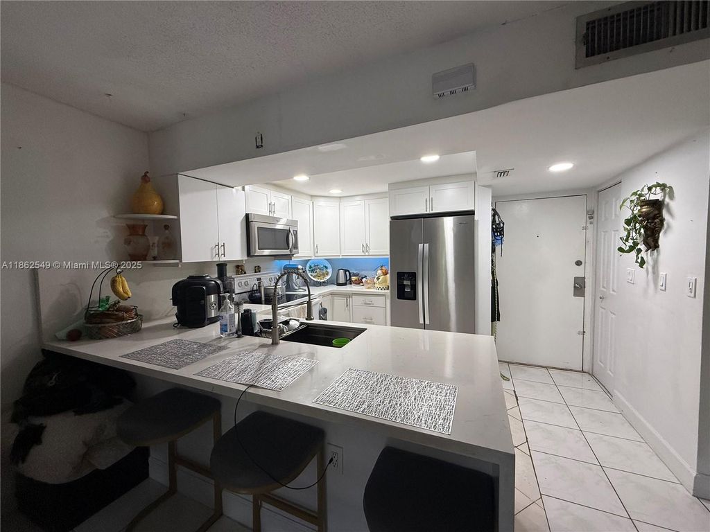14201 N Kendall Dr 304D, Miami, FL 33186