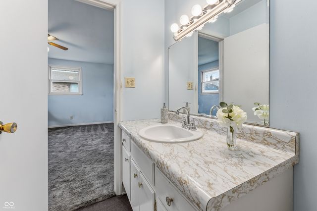 2940 Taylor Road, Columbus, IN 47203