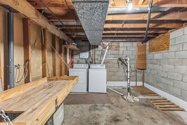 2940 Taylor Road, Columbus, IN 47203