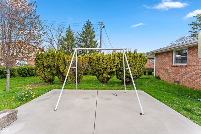 2940 Taylor Road, Columbus, IN 47203