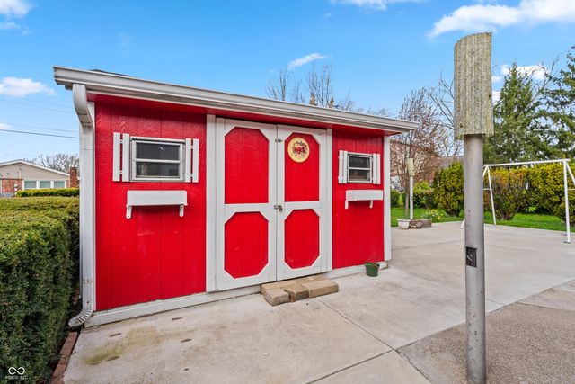 2940 Taylor Road, Columbus, IN 47203